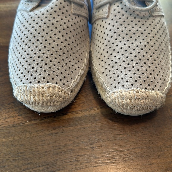 Dolce Vita women’s size 7 suede mesh sneakers. - Picture 6 of 6